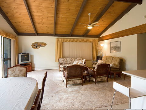 Chisholm Heights CBD Accommodation - Accommodation Main Beach 0