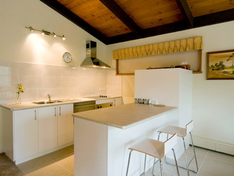 Chisholm Heights CBD Accommodation - Accommodation Main Beach 2