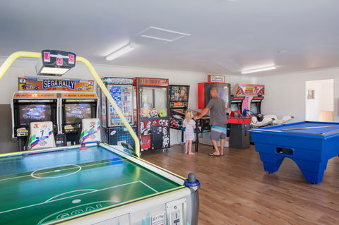 Dicky Beach Family Holiday Park - Accommodation Main Beach 1