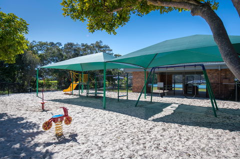 Dicky Beach Family Holiday Park - Accommodation Main Beach 2