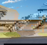 Hybiscus Waterfront Apartments - Accommodation Main Beach