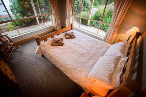Limestone Ridge - Holiday House - Accommodation Main Beach 1