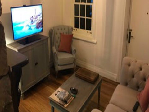 Lythgo's Row Colonial Cottages - Accommodation Main Beach 0