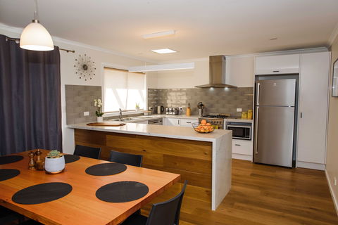 Port Albert Waterview Retreat - Accommodation Main Beach 1