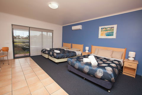 Seaview Motel And Apartments - Accommodation Main Beach 2