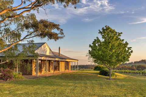 Simon Tolley Lodge - Accommodation Main Beach 1