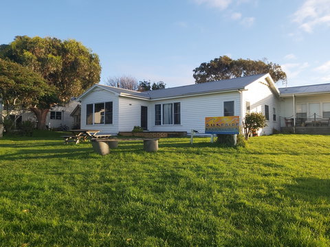 Surfside Backpacker - Accommodation Main Beach 0