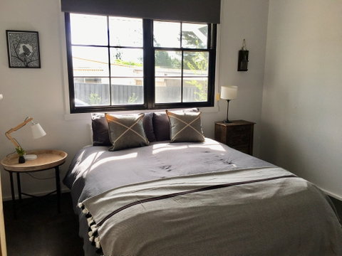 The Lakehouse Beechworth - Accommodation Main Beach 1