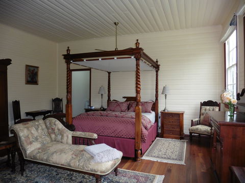 The Old School Bed And Breakfast - Accommodation Main Beach 1