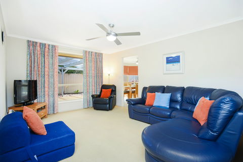 2 Marto Court, Carrickalinga - Accommodation Main Beach 1