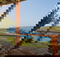 Absolute Oceanfront Cottage - Accommodation Main Beach