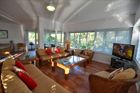 Balboa Apartments - Accommodation Main Beach 2