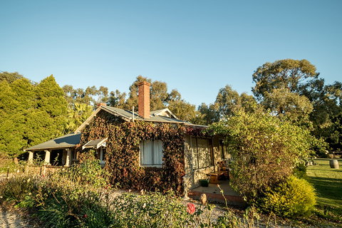 Barristers Block Vigneron Villa - Accommodation Main Beach 1