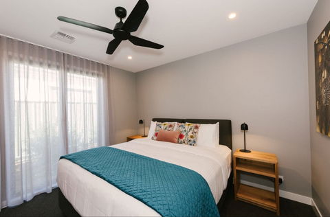 Basq Stays - Accommodation Main Beach 2