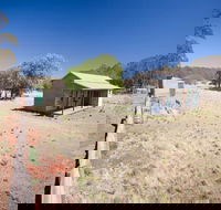Brackens Hut - Accommodation Main Beach