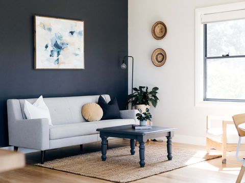 Chic Country Cottage With Vineyard Views - Accommodation Main Beach 1