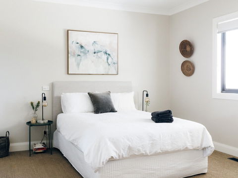 Chic Country Cottage With Vineyard Views - Accommodation Main Beach 2