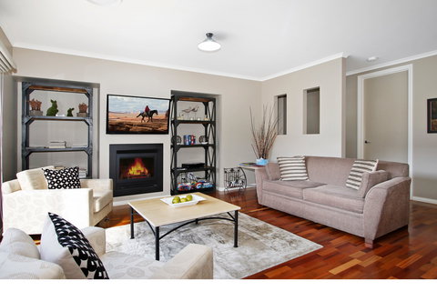 Collins Retreat - Accommodation Main Beach 0