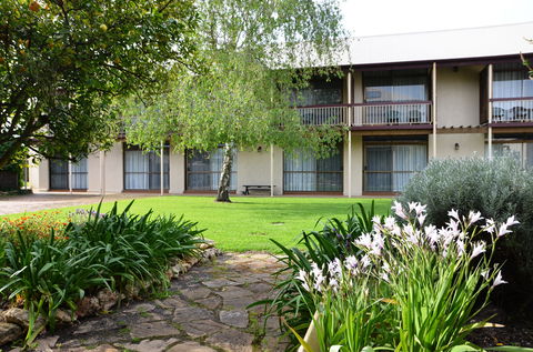 Coonawarra Motor Lodge - Accommodation Main Beach 0