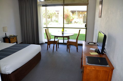 Coonawarra Motor Lodge - Accommodation Main Beach 1