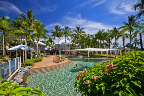 Coral Sands Beachfront Resort - Accommodation Main Beach 2