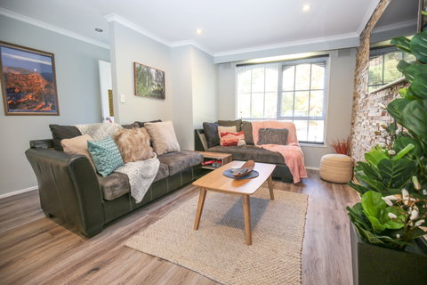 Fioras On Delany - Accommodation Main Beach 1