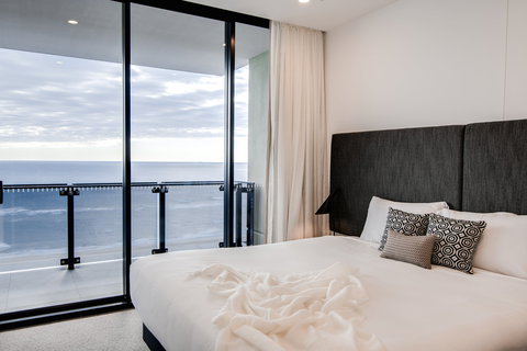 Iconic Kirra Beach Resort - Accommodation Main Beach 0