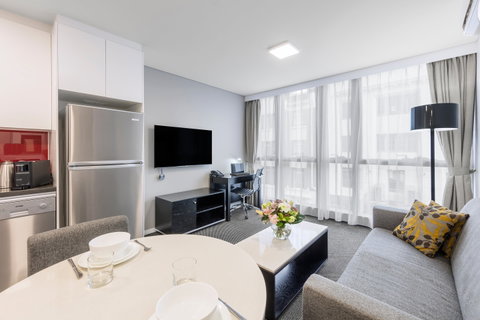 Meriton Suites Adelaide Street, Brisbane - Accommodation Main Beach 2