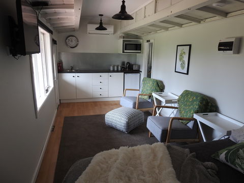 Miners Ridge Vineyard Railway Carriage B&B - Accommodation Main Beach 2