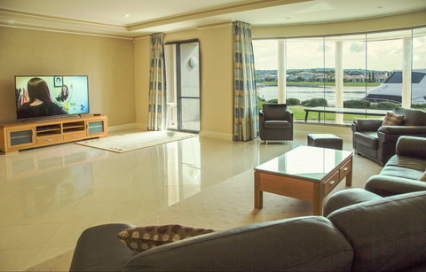 Monterey Waters 27A - Accommodation Main Beach 0