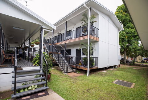 Palm Island Motel - Accommodation Main Beach 2
