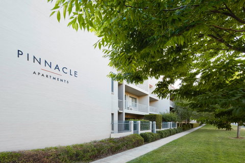Pinnacle Apartments - Accommodation Main Beach 0