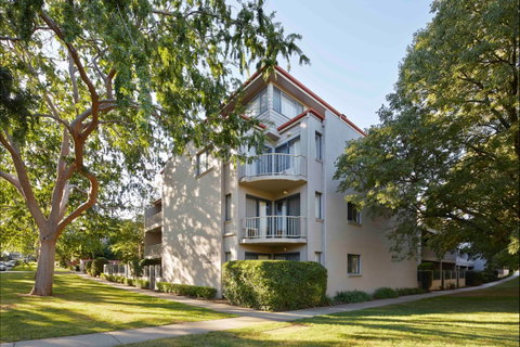 Pinnacle Apartments - Accommodation Main Beach 1