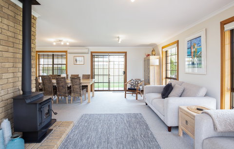 Relax On Ryan @ Robe - Accommodation Main Beach 2