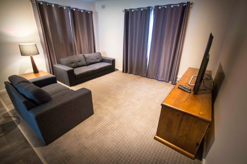 River View Rest - Accommodation Main Beach 1