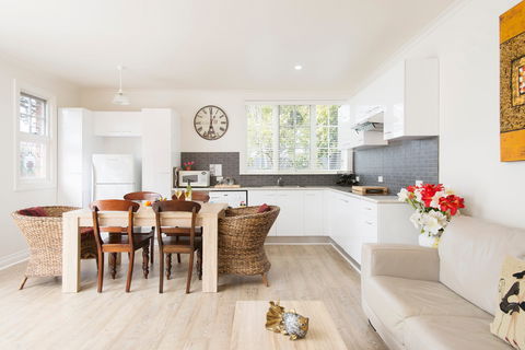 Rose Cottage - Accommodation Main Beach 1