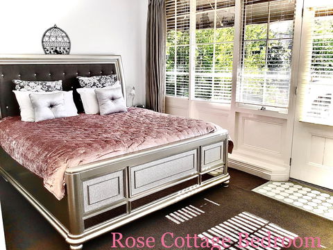 Rose Cottage - Accommodation Main Beach 2