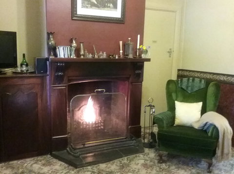 Walnut Cottage - Accommodation Main Beach 1