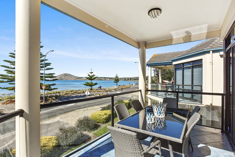 63 Franklin Parade - Accommodation Main Beach 0