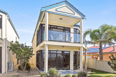 63 Franklin Parade - Accommodation Main Beach 1