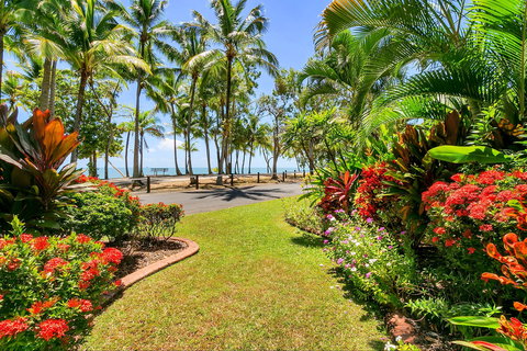 Agincourt Beachfront Apartments - Accommodation Main Beach 0