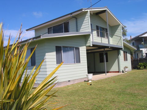 Berrara Cove Beach House - Accommodation Main Beach 2