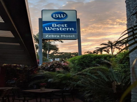 Best Western Zebra Motel - Accommodation Main Beach 0
