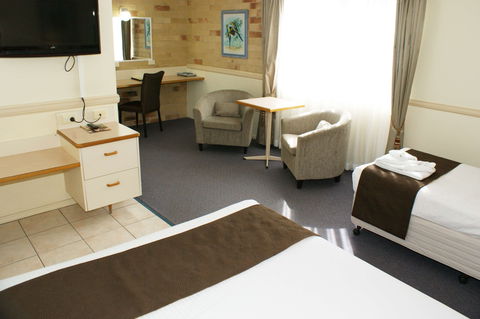 Best Western Ambassador Motor Lodge - Accommodation Main Beach 2