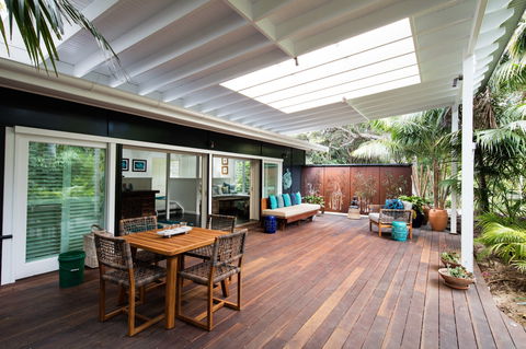 Blue Peter Luxury Beach House - Accommodation Main Beach 0