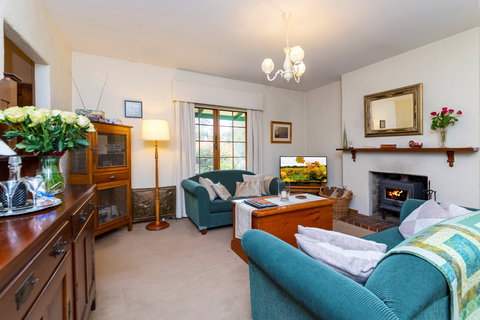 Country Pleasures Bed And Breakfast - Accommodation Main Beach 2