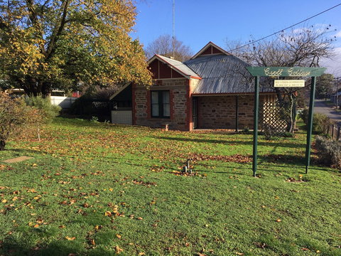 Croll Cottage - Accommodation Main Beach 0