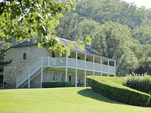 Cross Park - Accommodation Main Beach 0