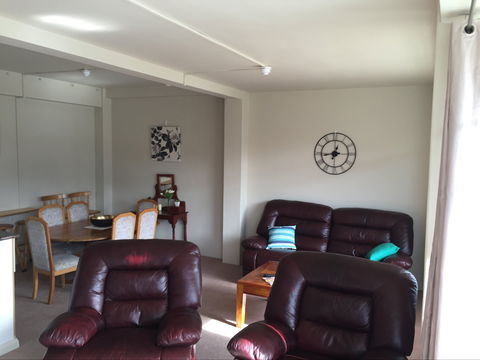 Derwent Valley Resort - Accommodation Main Beach 2