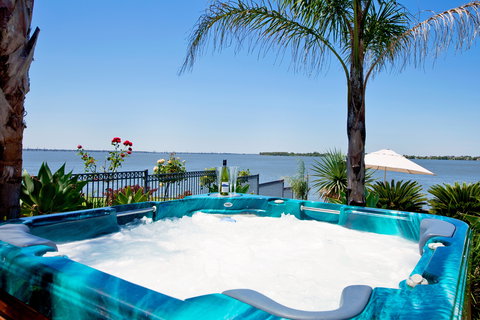 Edgewater Mulwala - Accommodation Main Beach 1